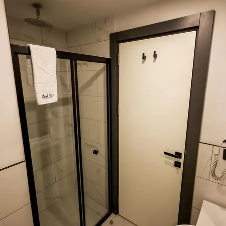 Leaf Port Otel 4*